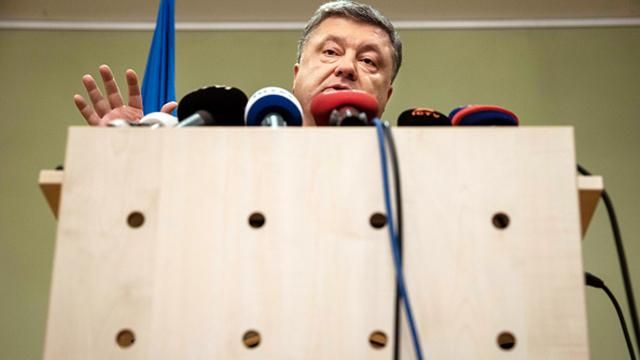 Стали відомі деталі допиту Порошенка 