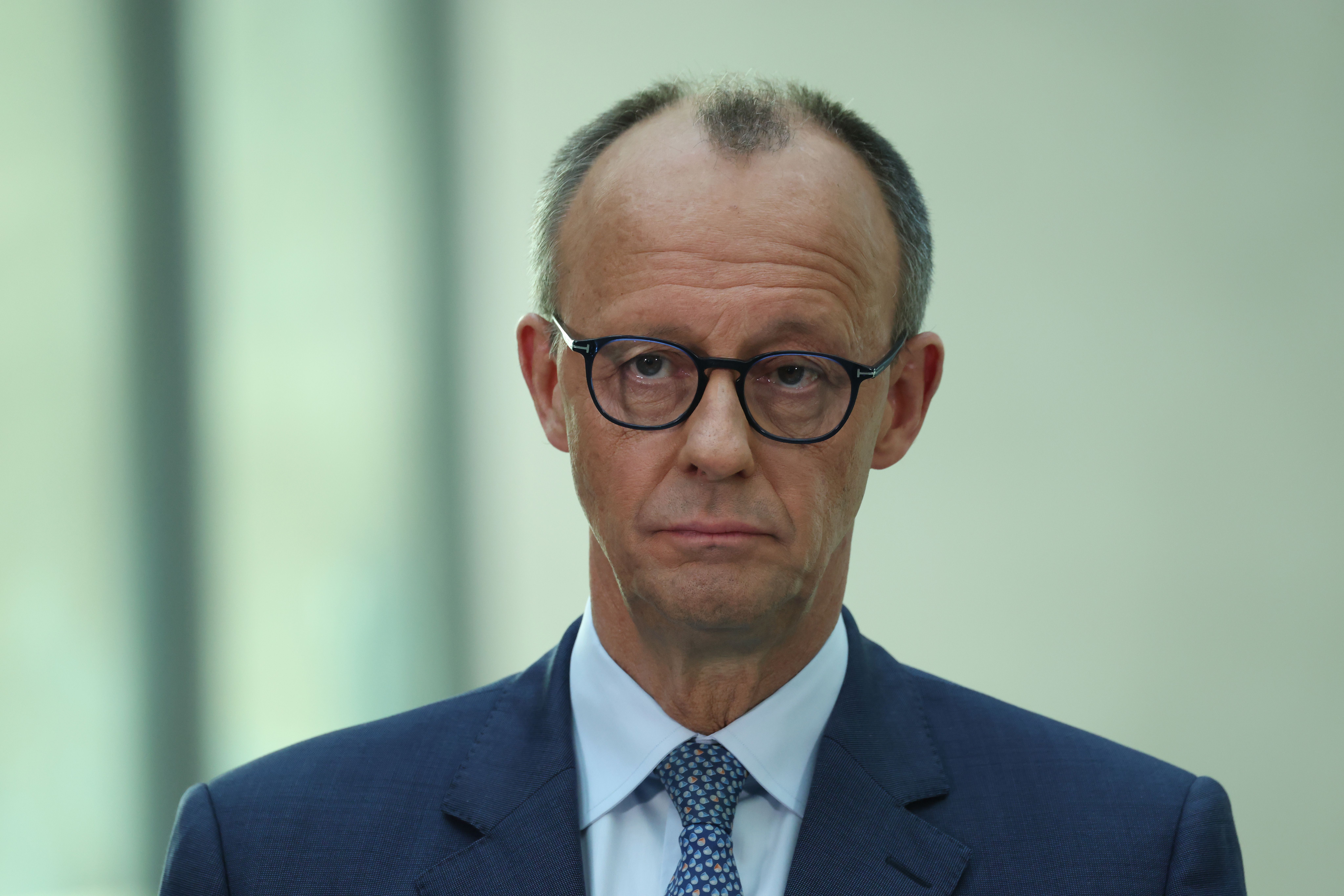 Мерц сказав про неготовність вводити війська в Україну