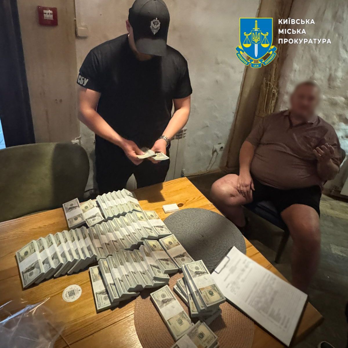Как мошенники выманили 500 тысяч долларов за устройство на должность